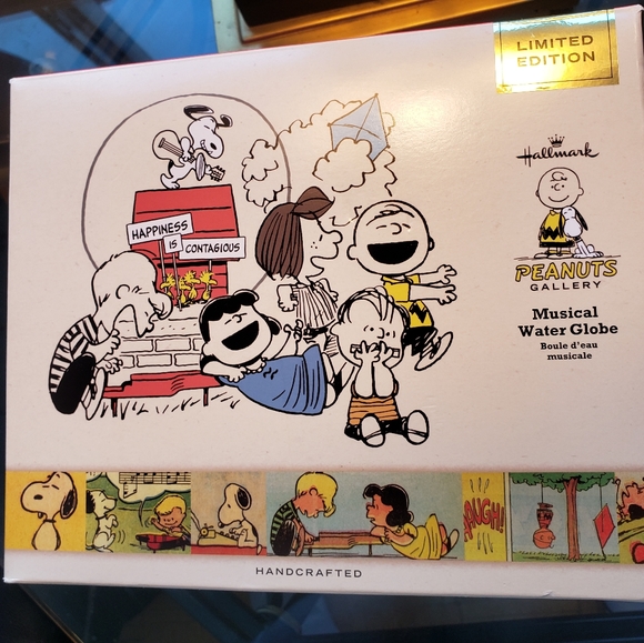 Waterglobe by Hallmark Peanuts- Happiness is contagious 2014 limited edition - Picture 3 of 7
